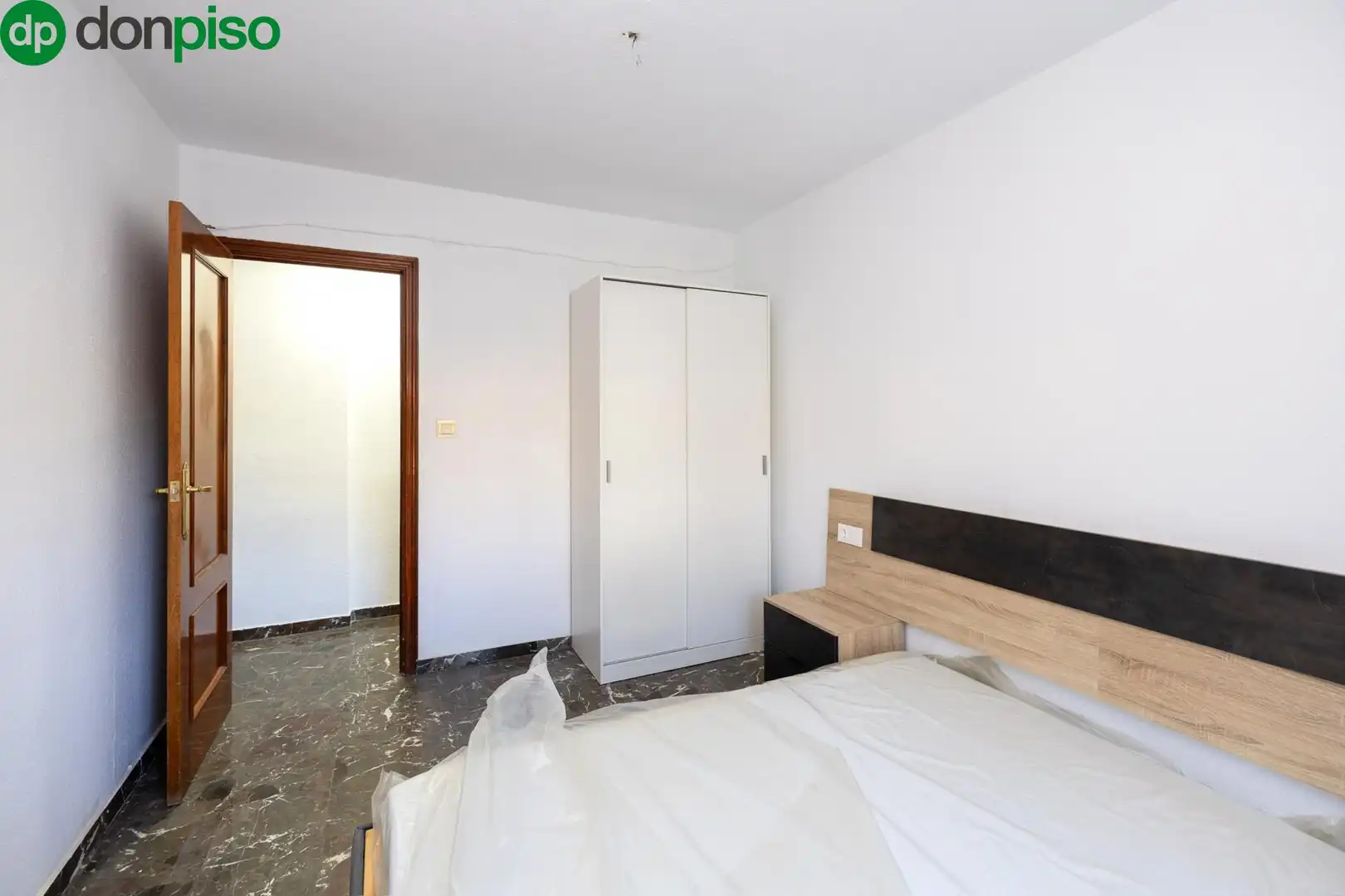 Bedroom of Flat for sale in Granada  with Alarm