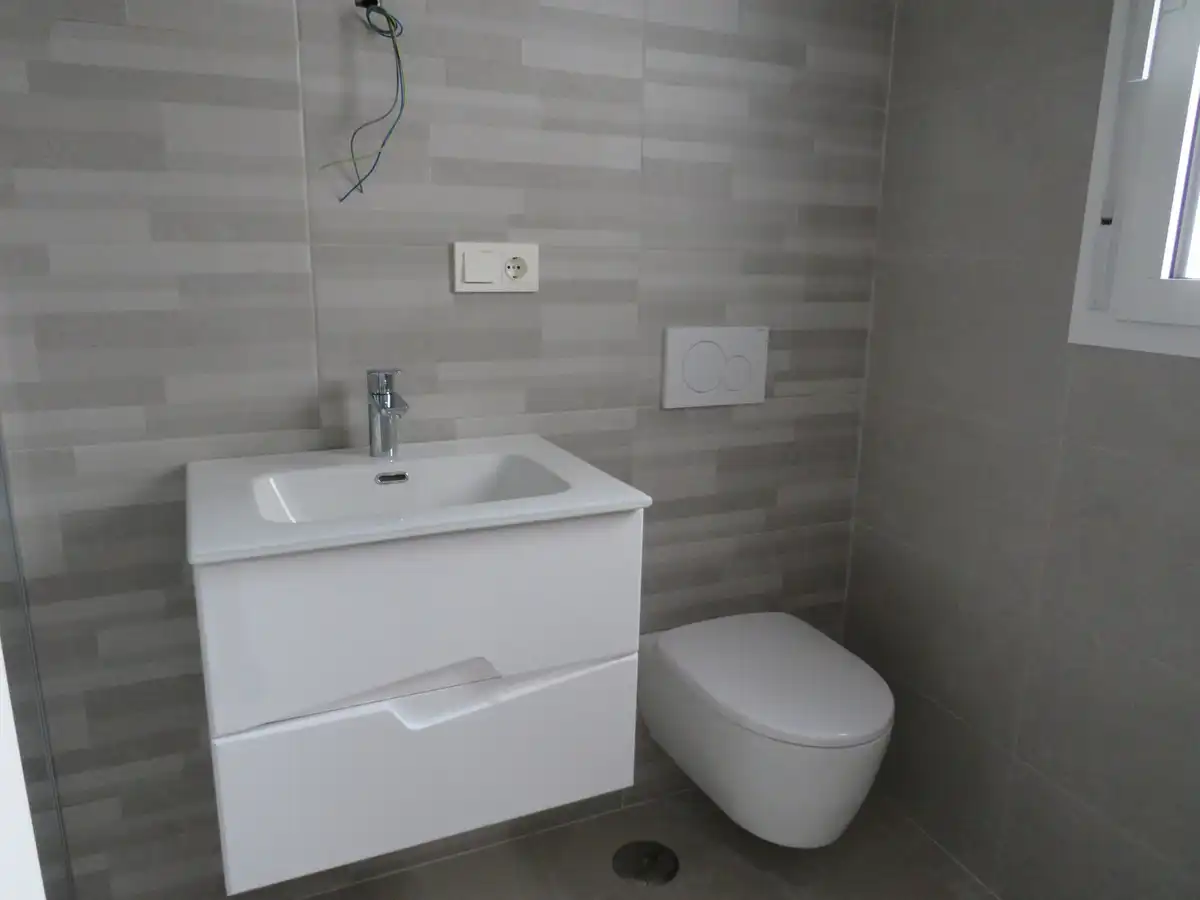 Baño de Apartamento en venta en Fuengirola con Aire acondicionado, Calefacción y Terraza