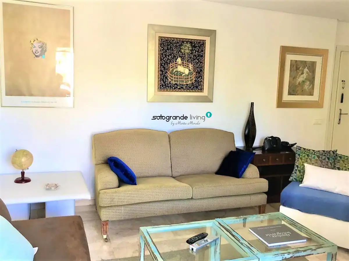 Sala de estar de Apartamento de alquiler en Sotogrande con Aire acondicionado, Calefacción y Terraza