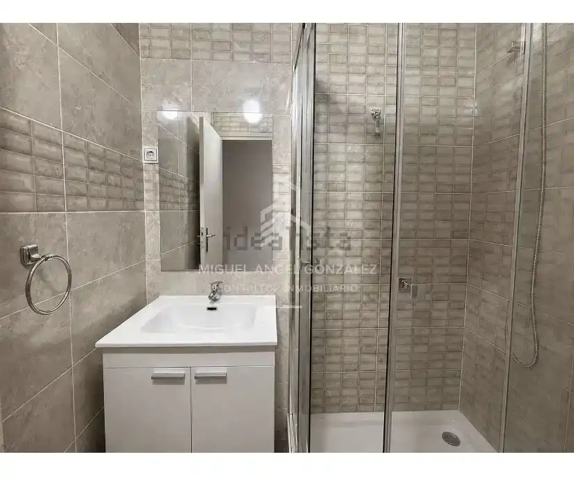 Baño de Piso en venta en  Madrid Capital con Aire acondicionado
