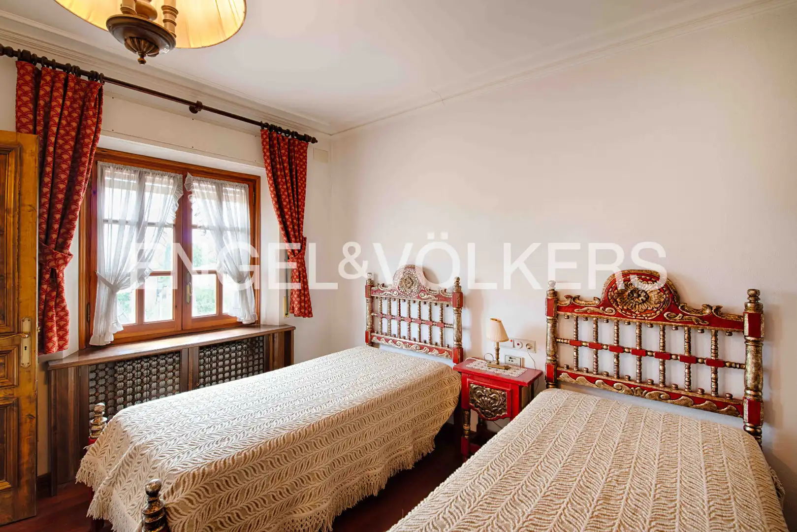 Habitación de Casa adosada en venta en Ordis con Calefacción, Jardín privado y Terraza
