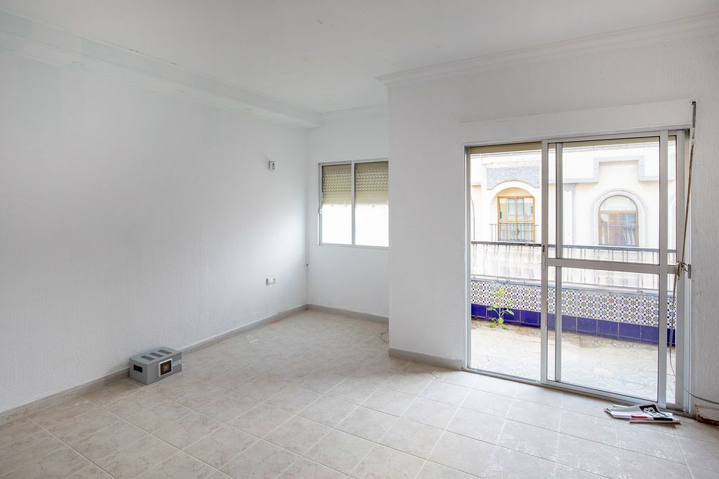 Piso en venta en Maestro Salvador Lopez, 17, Reina Victoria - Matadero