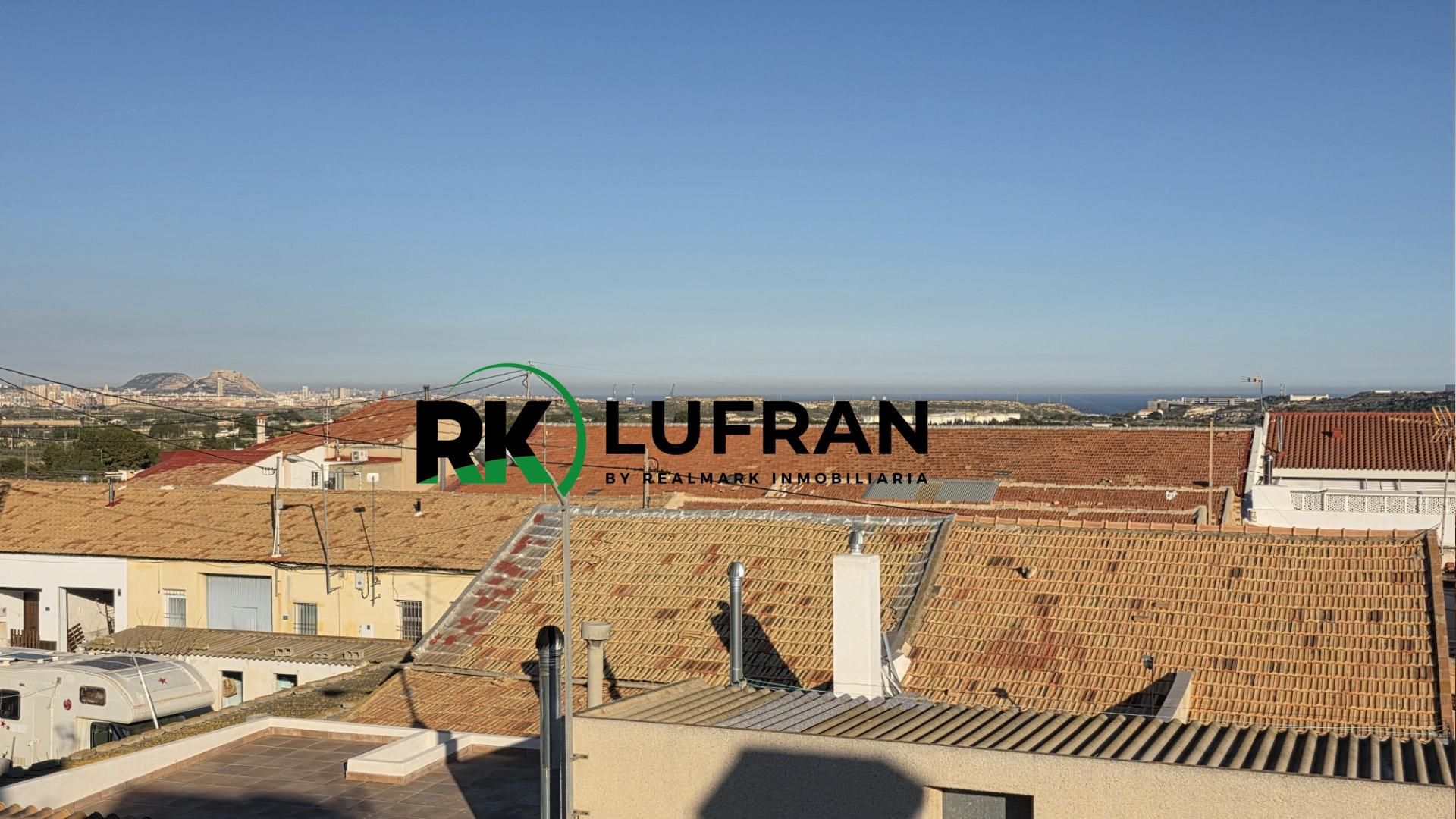 Casa adosada en venda en Alicante / Alacant amb Aire condicionat, Terrassa i Traster