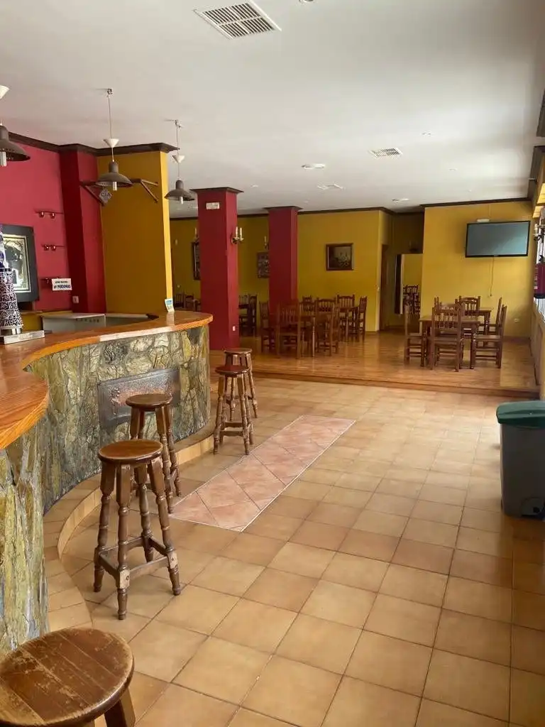 Local comercial en venda a Matallana de Torío, imagen 2
