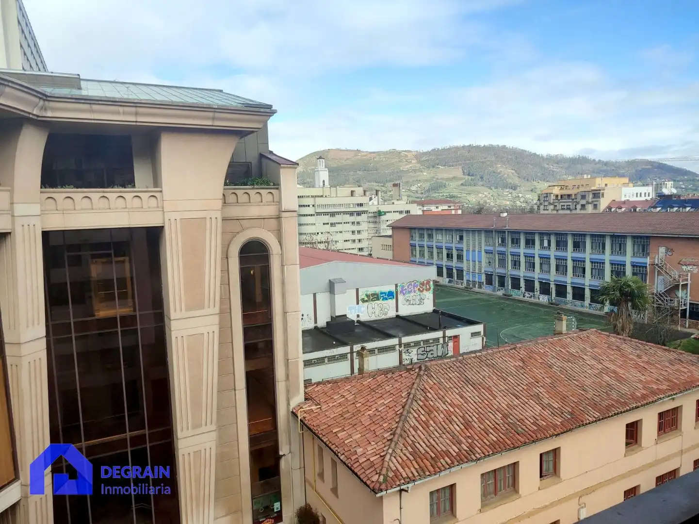 Vista exterior de Piso de alquiler en Oviedo  con Terraza y Trastero