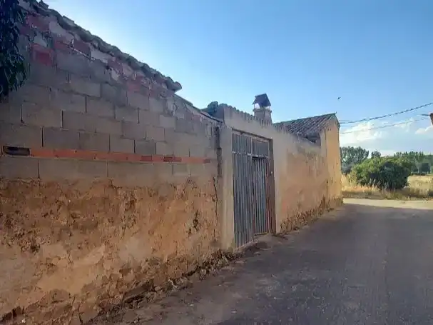 Casa o xalet en venda en Pueblica de Valverde amb Balcó