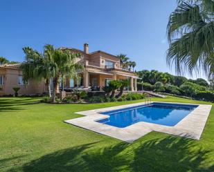 Jardí de Casa o xalet en venda en Sotogrande amb Aire condicionat, Terrassa i Piscina