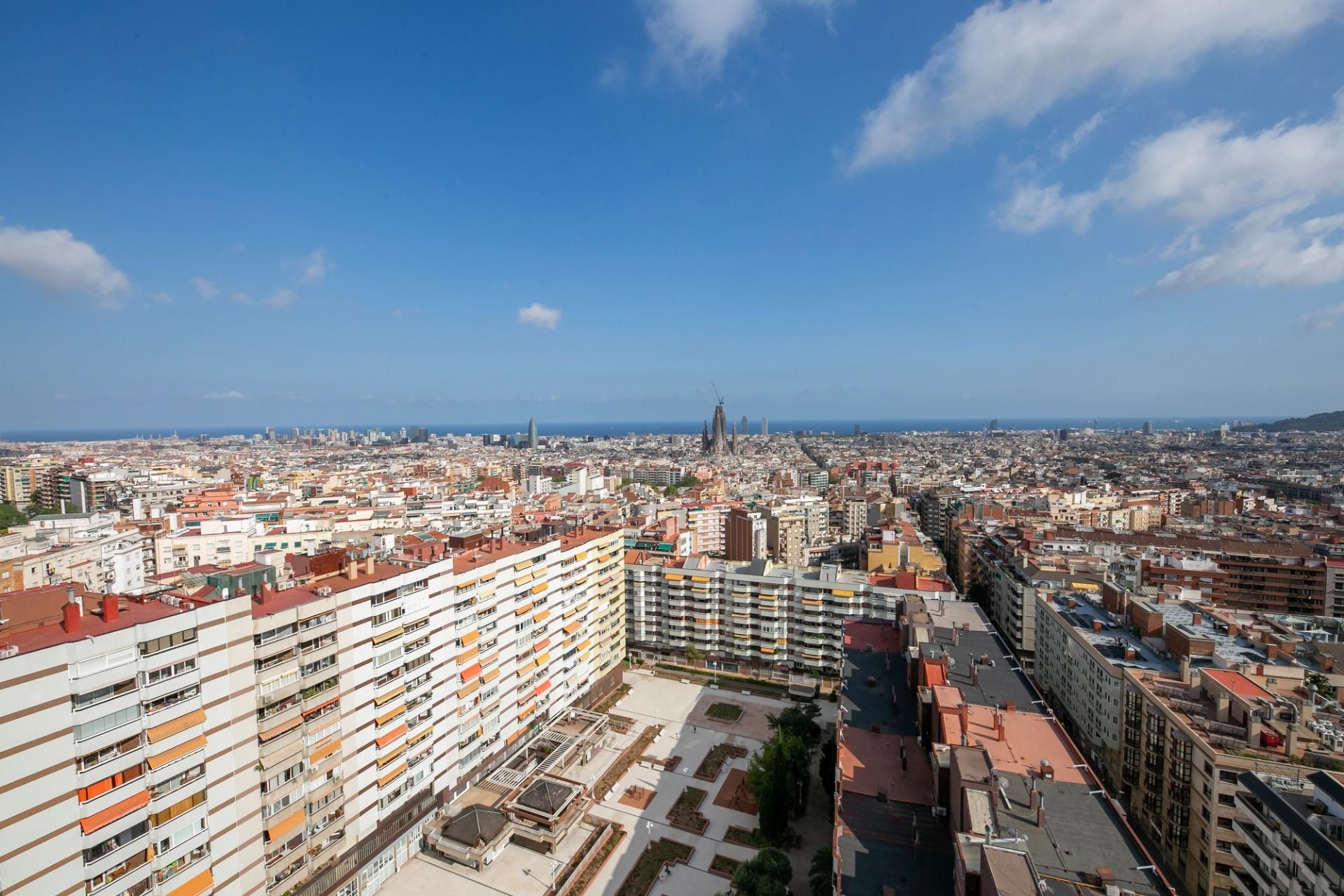 Vista exterior de Piso de alquiler en  Barcelona Capital con Aire acondicionado, Calefacción y Jardín privado