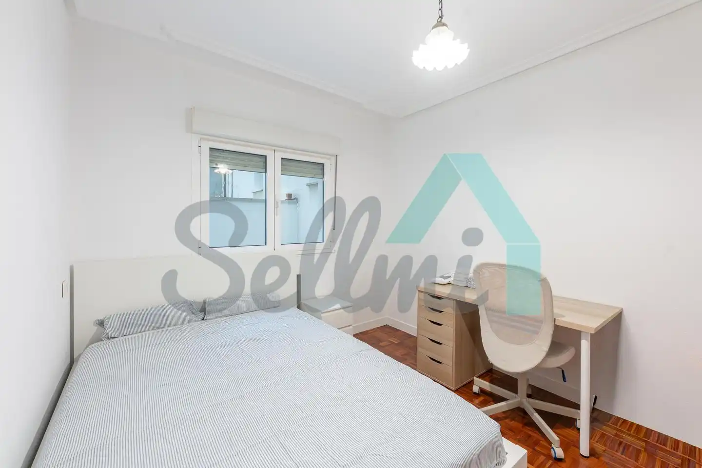Habitación de Piso para compartir en Oviedo  con Calefacción, Parquet y Amueblado