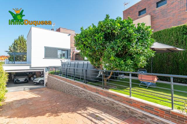 Casa-chalet en Venta en Polideportivo