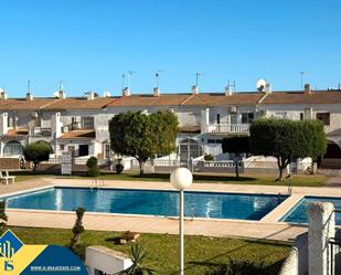 Vista exterior de Casa o xalet en venda en Torrevieja amb Terrassa, Moblat i Piscina comunitària