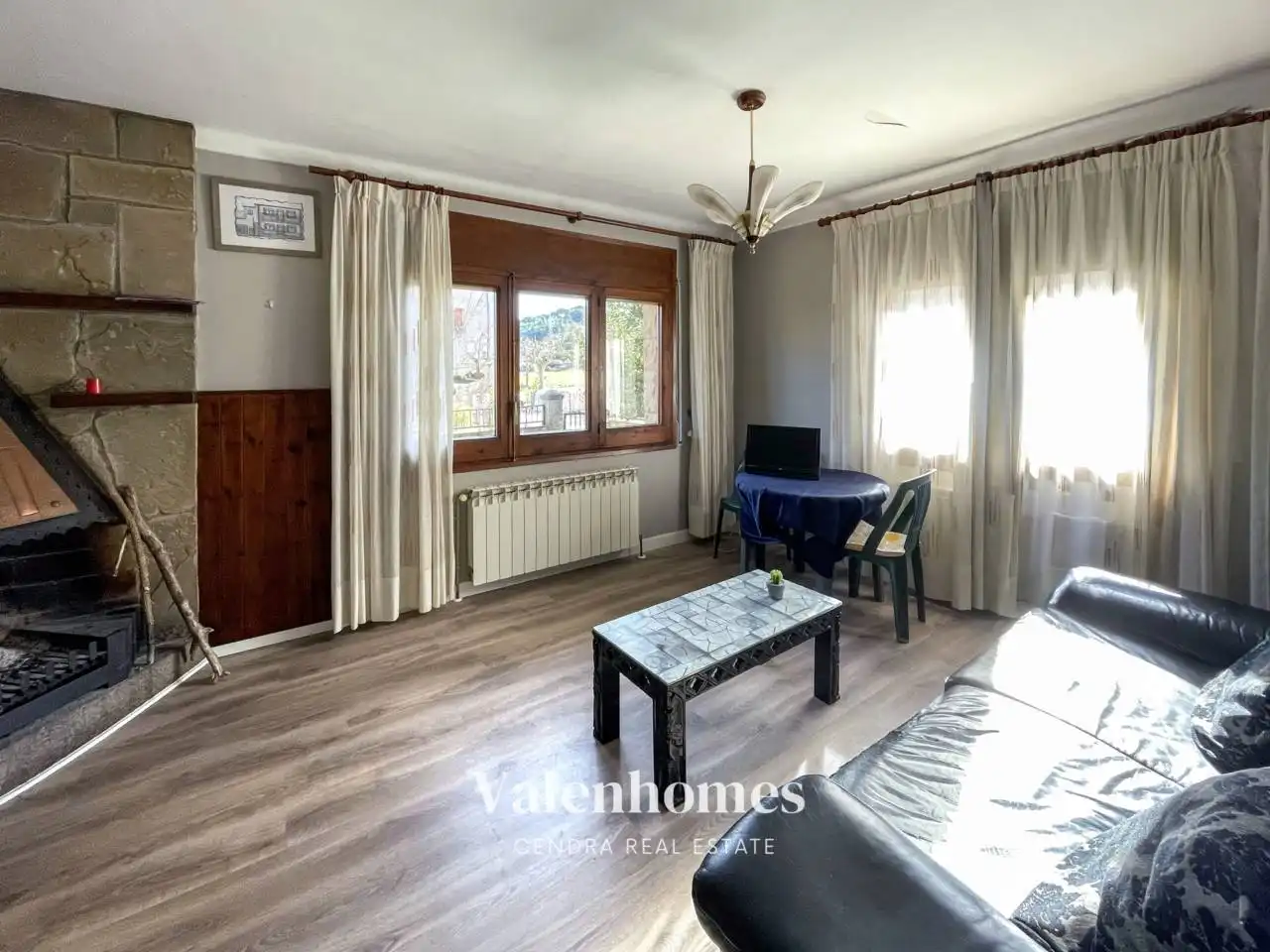 Sala d'estar de Casa o xalet en venda en L'Estany amb Calefacció, Jardí privat i Terrassa