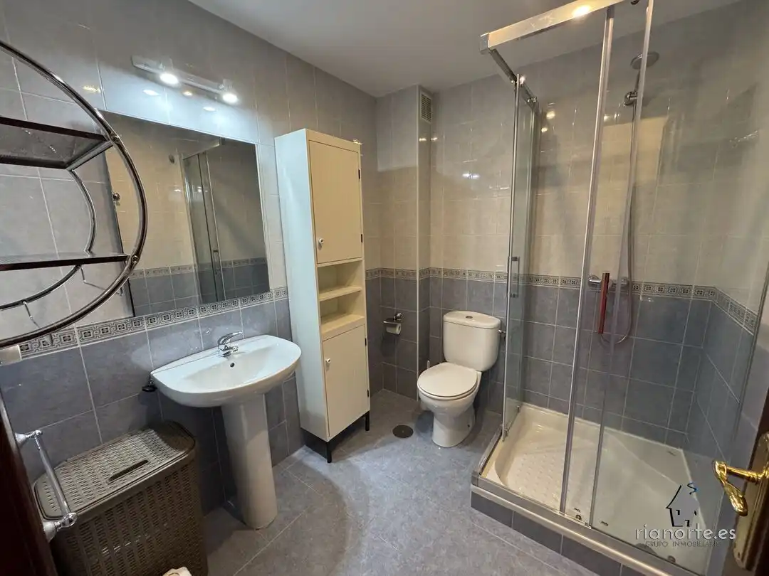 Badezimmer von Wohnung zum Verkauf in Ribadesella mit Heizung und Balkon