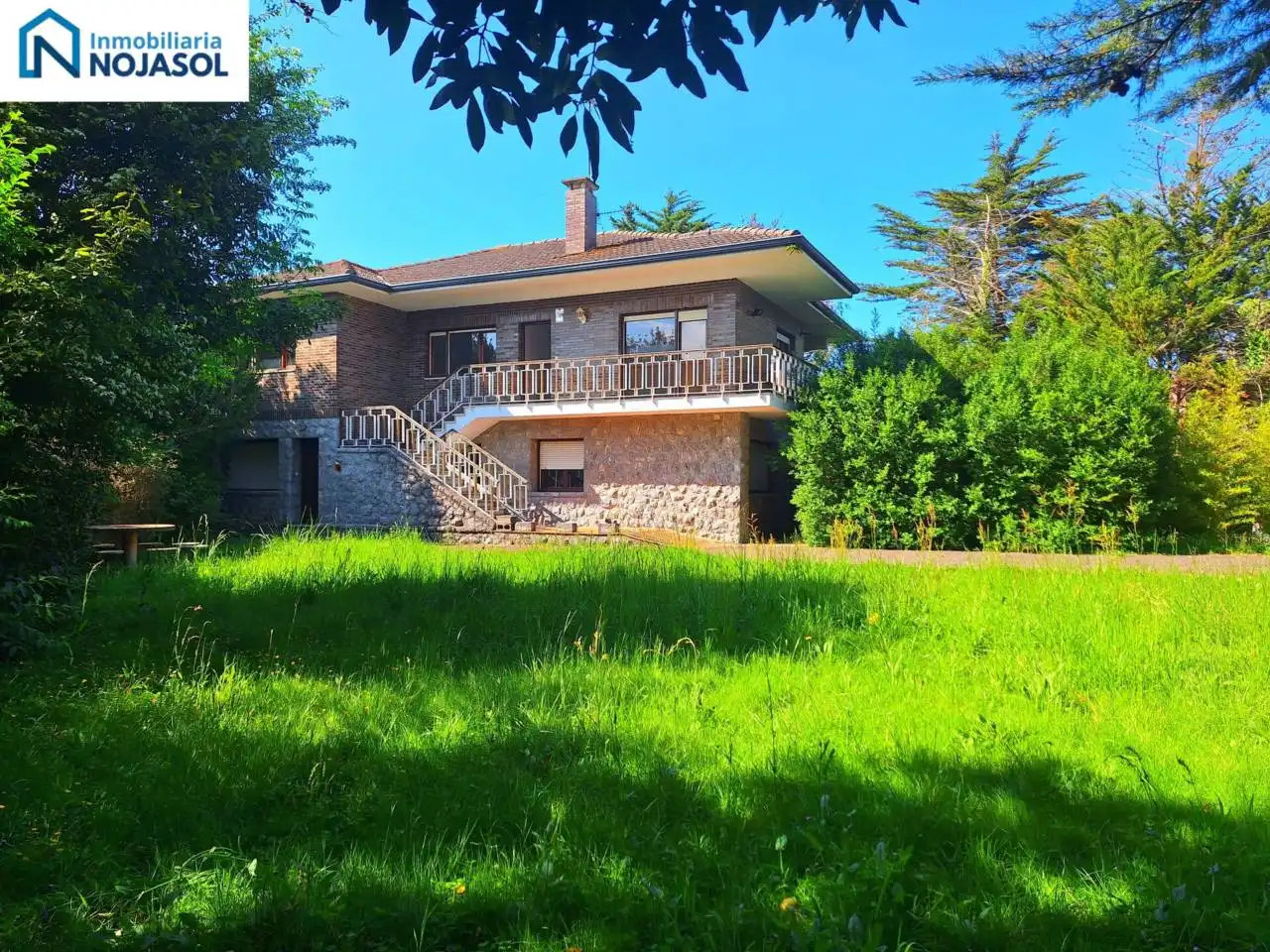Vista exterior de Casa o xalet en venda en Noja amb Calefacció i Terrassa