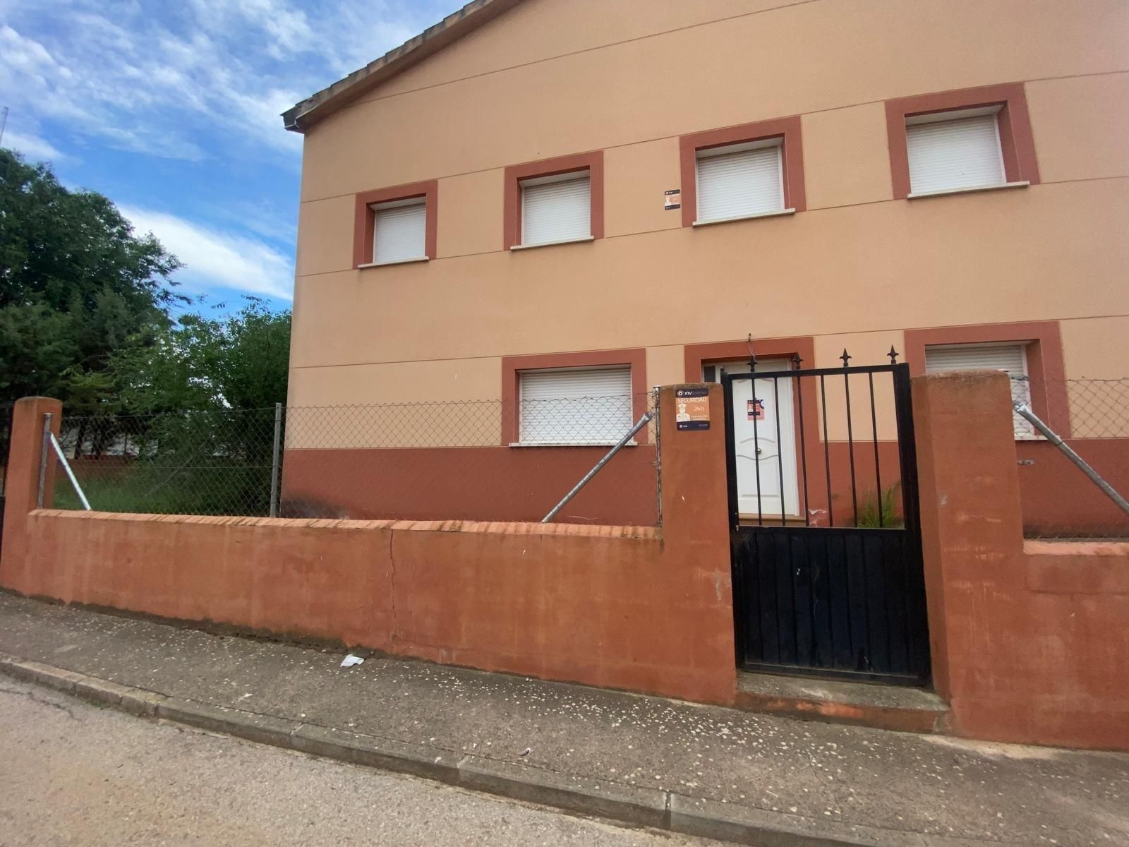 Exterior view of House or chalet for sale in Belmonte de Tajo  with Private garden and Terrace