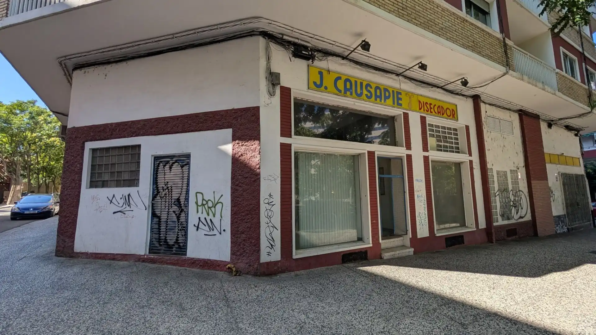 Exterior view of Commercial properties for rent in Zaragoza