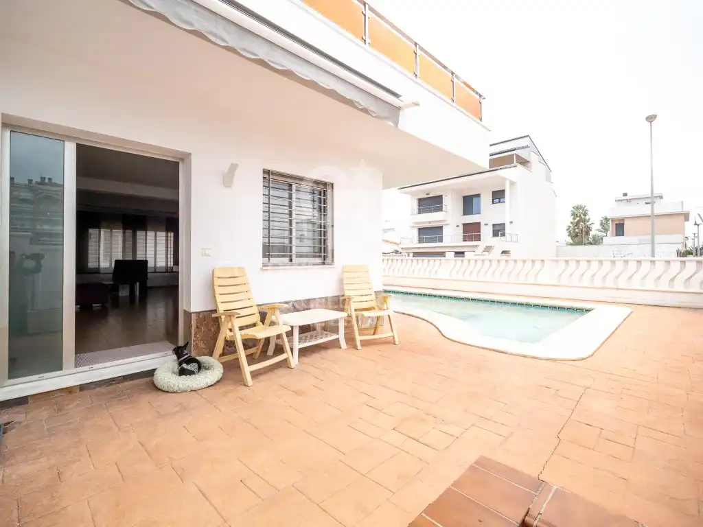 Swimming pool of Houses for sale in Oliva  with Air Conditioner, Terrace and Swimming Pool