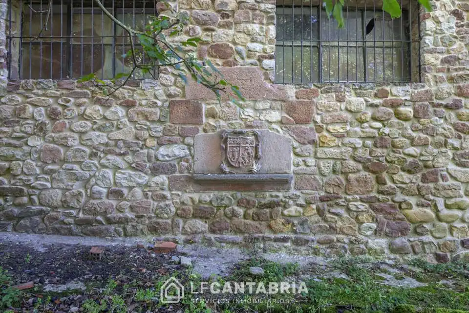 Vista exterior de Casa o xalet en venda en Torrelavega  amb Jardí privat