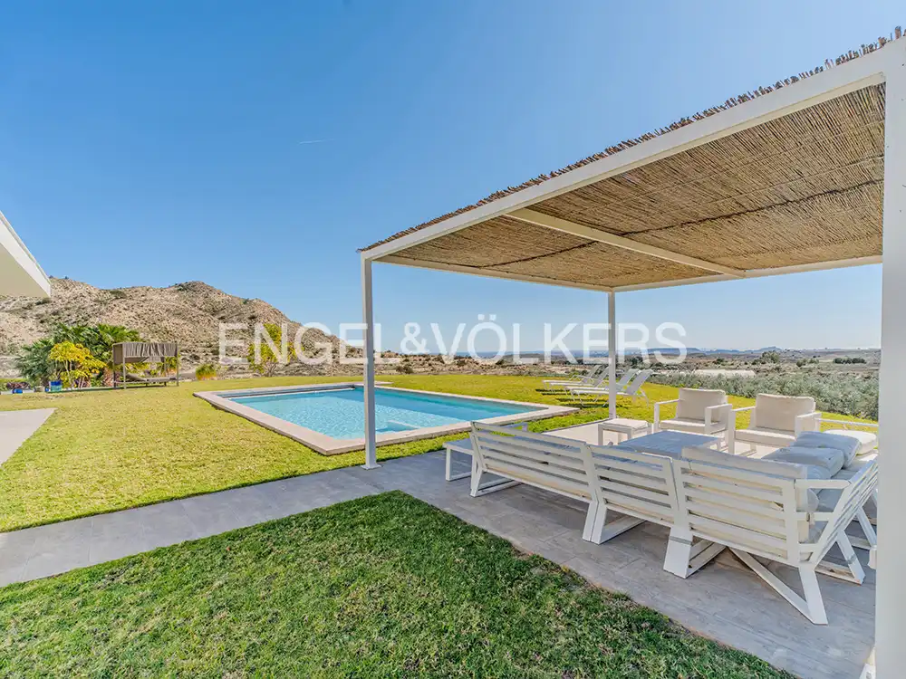 Vista exterior de Casa o xalet en venda en Alicante / Alacant amb Aire condicionat, Calefacció i Jardí privat