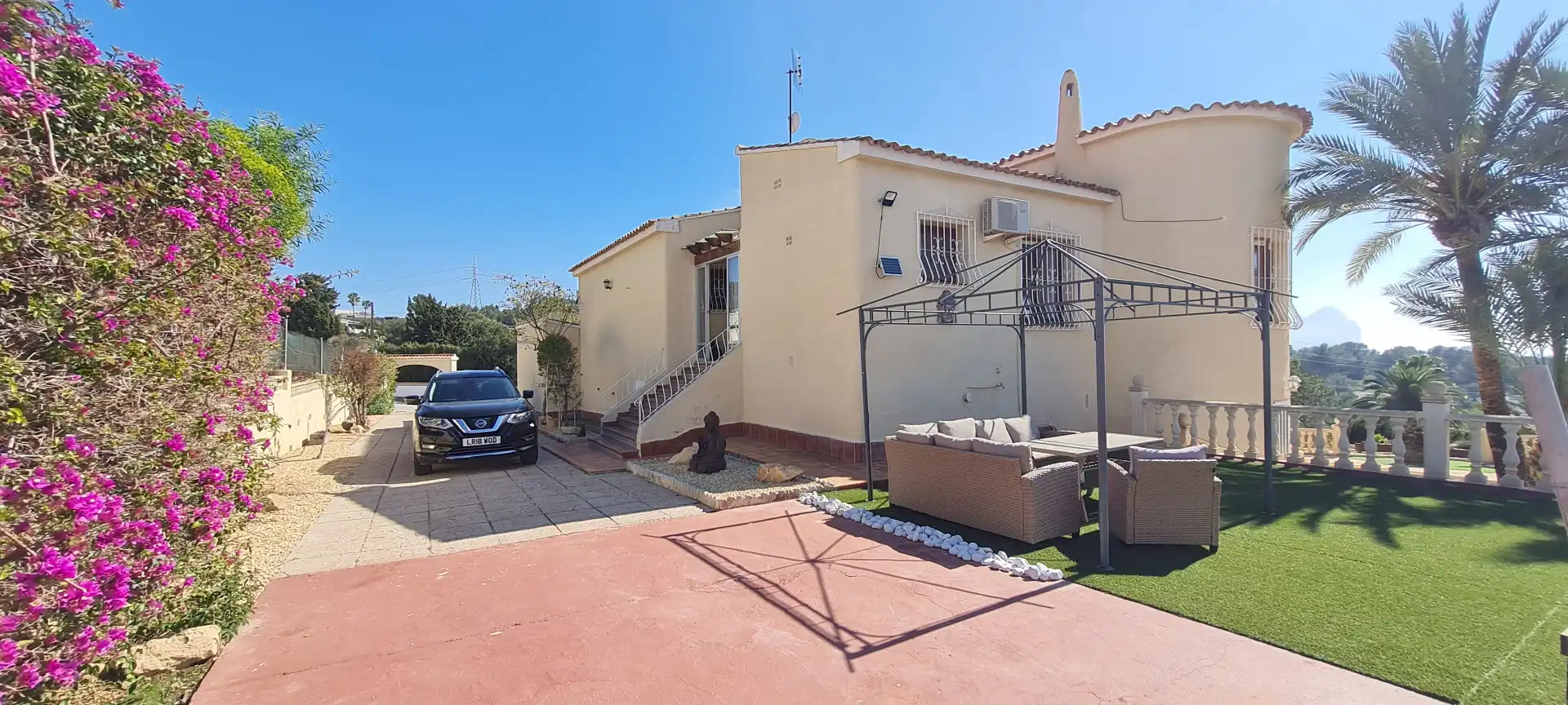 Außenansicht von Haus oder Chalet zum Verkauf in Calpe / Calp mit Klimaanlage, Privatgarten und Abstellraum