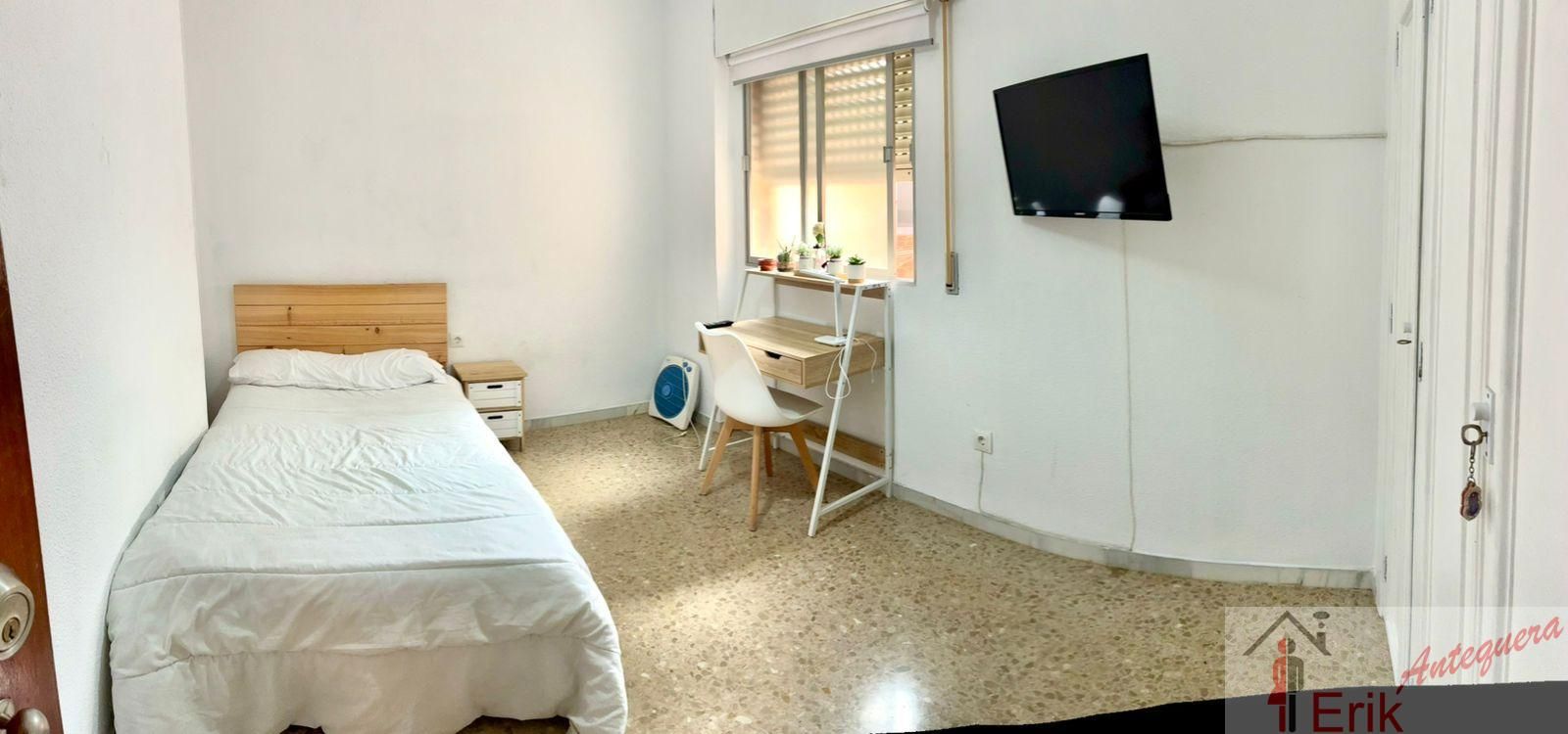 Dormitori de Pis per a compartir en Antequera amb Terrassa i Moblat