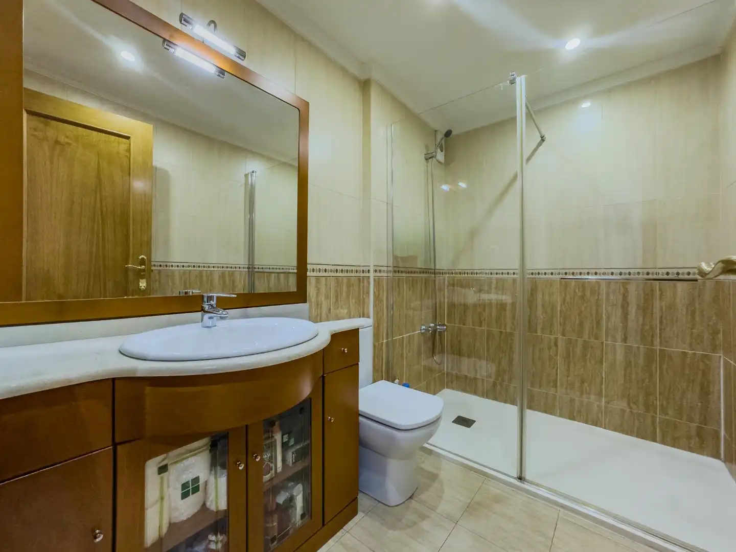 Baño de Piso en venta en Entrambasaguas con Aire acondicionado, Calefacción y Jardín privado
