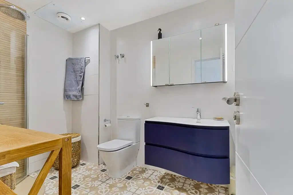 Baño de Ático en venta en Benalmádena con Aire acondicionado, Terraza y Amueblado