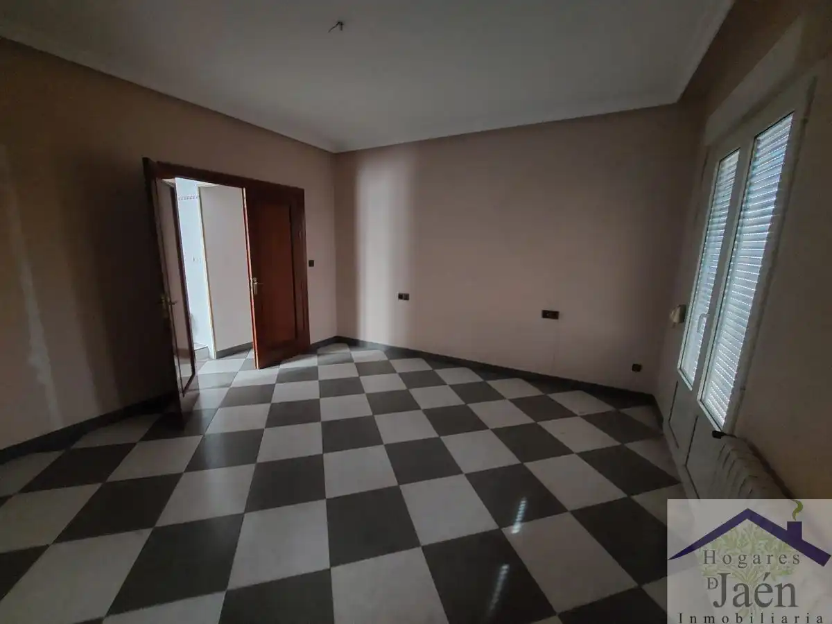 Piso en venta en Begíjar con Terraza