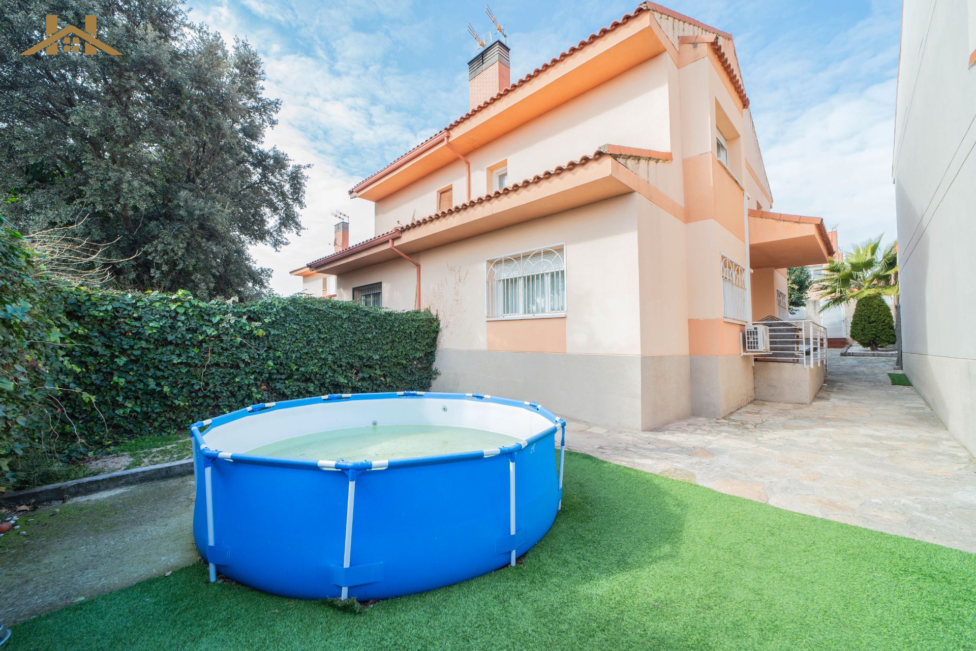 Piscina de Casa adosada en venda en Valdemorillo amb Aire condicionat, Calefacció i Jardí privat