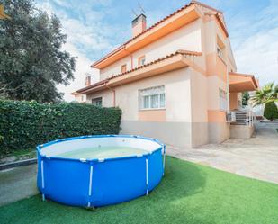 Swimming pool of Single-family semi-detached for sale in Valdemorillo  with Air Conditioner, Heating and Private garden