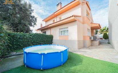 Swimming pool of Single-family semi-detached for sale in Valdemorillo  with Air Conditioner, Heating and Private garden