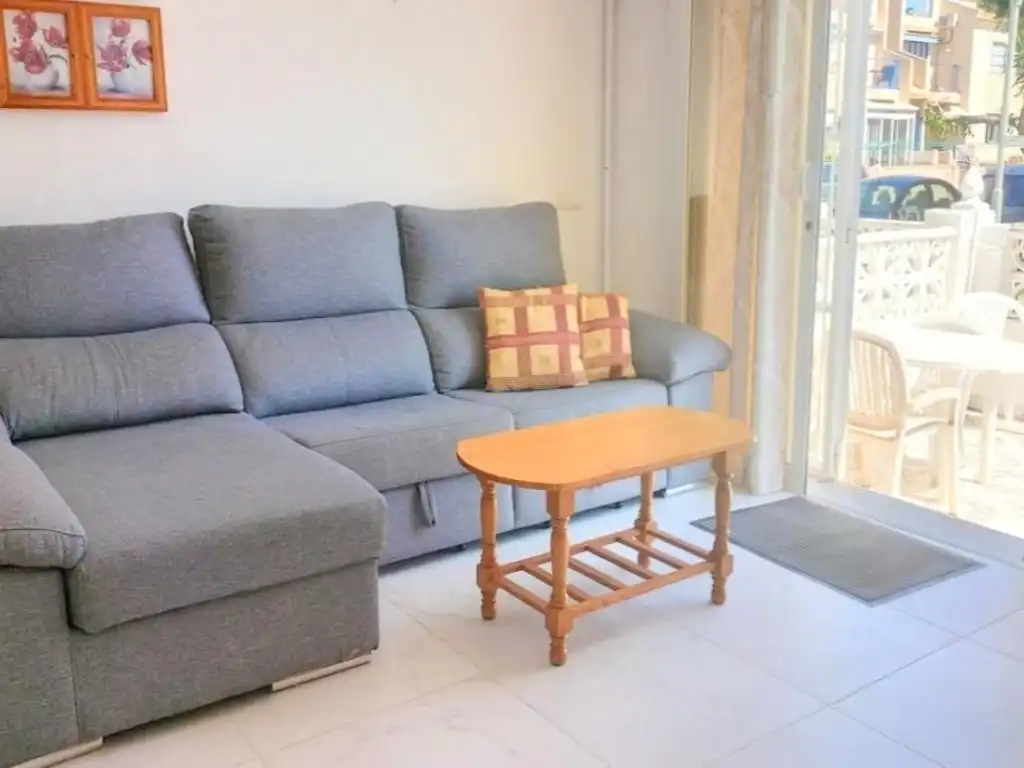 Sala d'estar de Casa o xalet en venda en Torrevieja amb Aire condicionat, Moblat i Forn