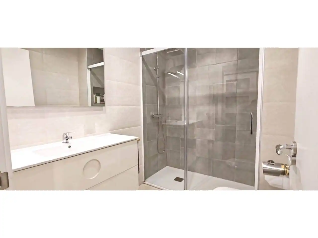 Baño de Casa o chalet en venta en Sarrià de Ter con Aire acondicionado, Calefacción y Jardín privado