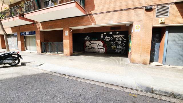 Garaje en Alquiler en Carrer de Josep Sangenís, 25 en La Teixonera