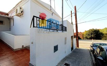 Vista exterior de Casa o xalet en venda en Badalona amb Aire condicionat i Terrassa