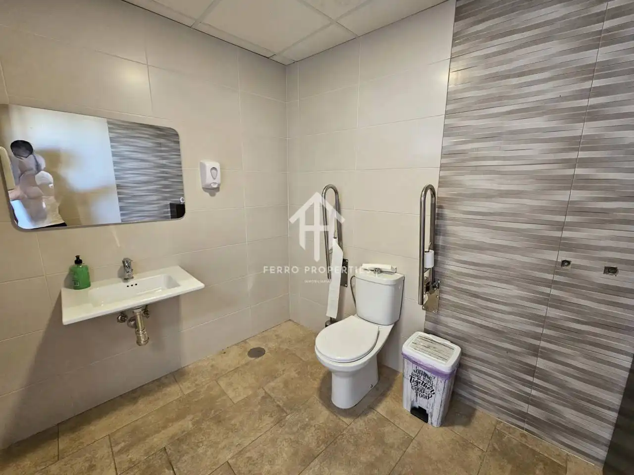 Baño de Local en venta en Chimeneas con Aire acondicionado