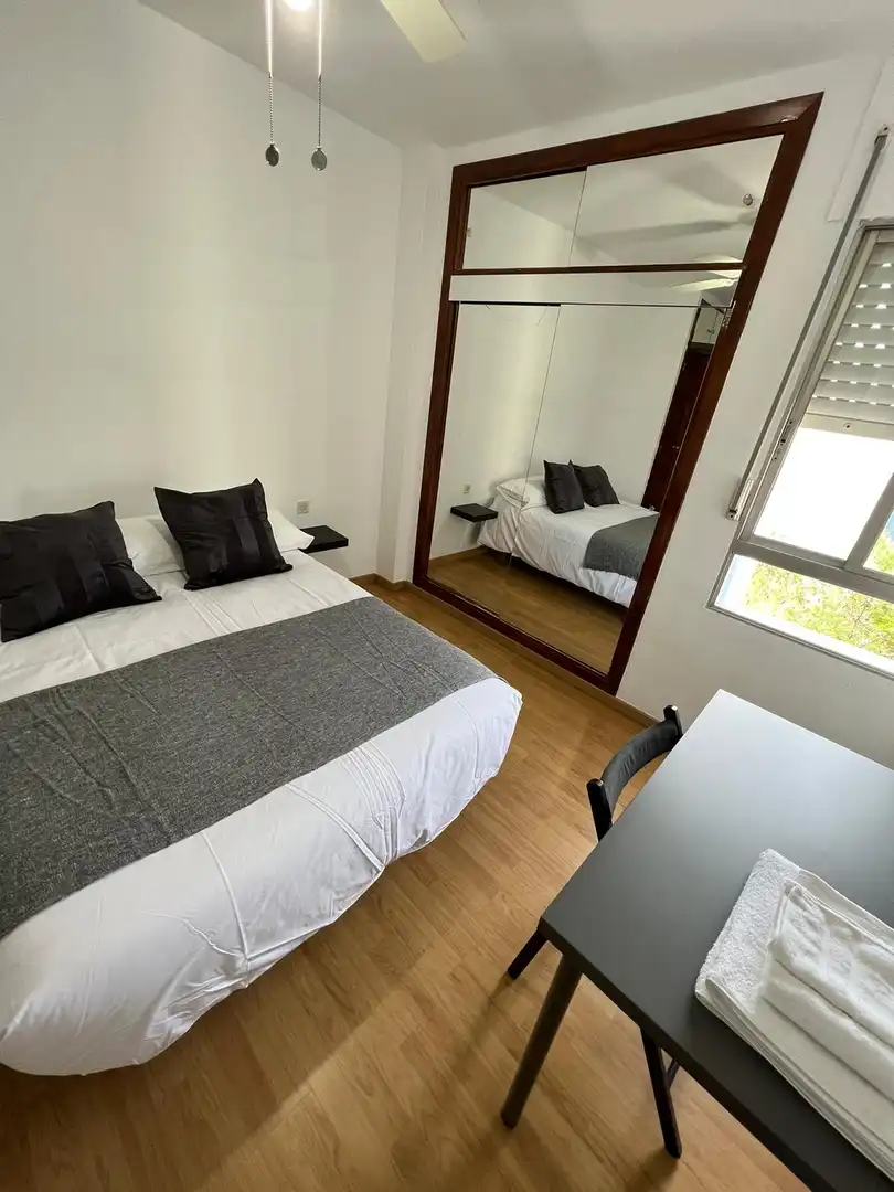 Room in N/A, -1, Parque Ayala - Jardín de la Abadía - Huelín