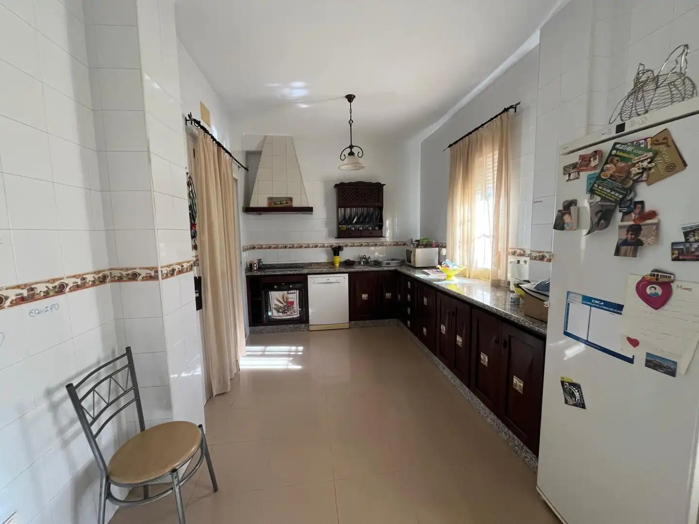 Cuina de Casa adosada en venda en Huévar del Aljarafe amb Terrassa i Balcó