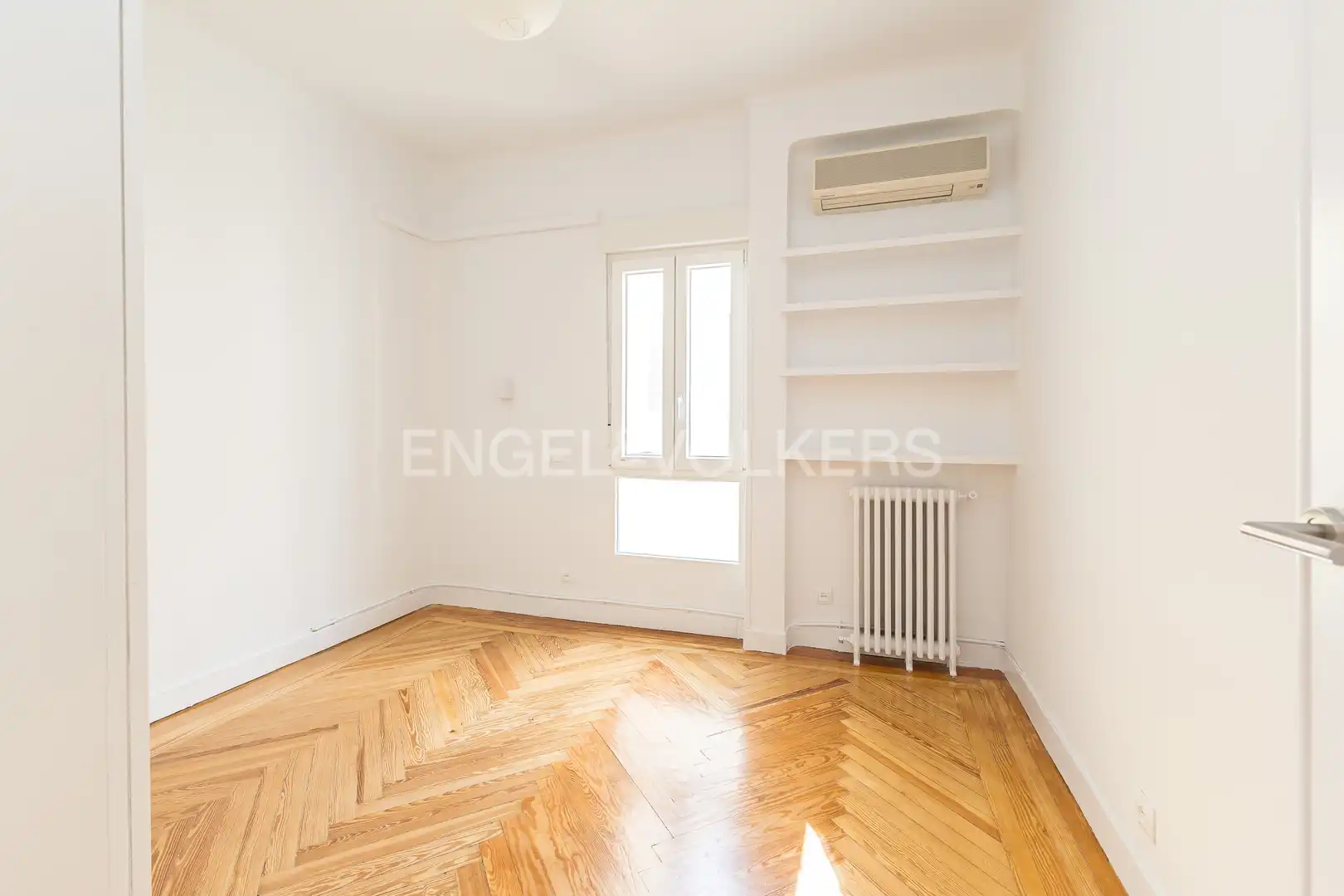 Schlafzimmer von Wohnung zur Miete in Madrid mit Klimaanlage, Heizung und Parkett