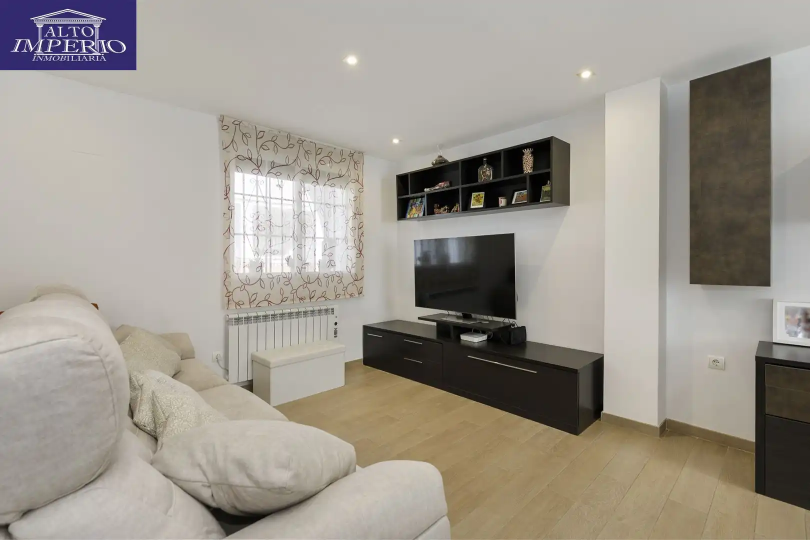 Casa a schiera con terrazza in vendita a 22 Calle Pensamiento