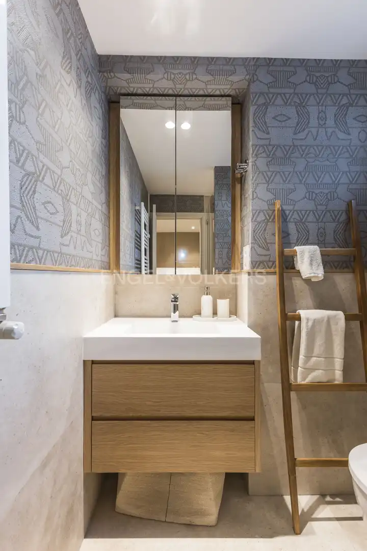 Bathroom of Flat for rent in Madrid  with Air Conditioner, Heating and Terrace