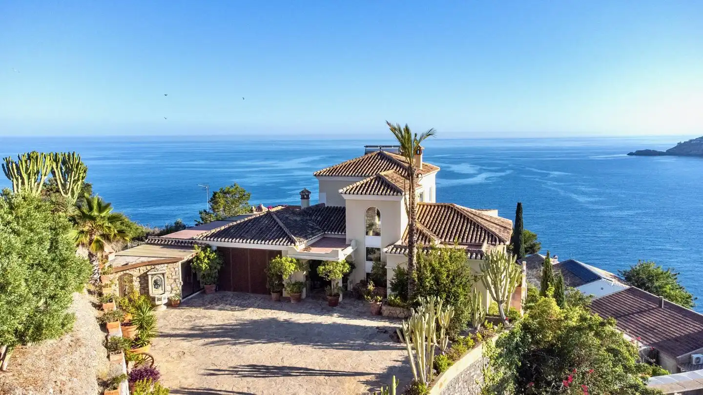 Außenansicht von Haus oder Chalet zum Verkauf in Almuñécar mit Klimaanlage, Privatgarten und Terrasse