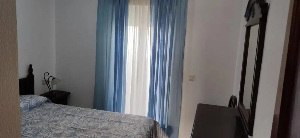 Habitación de Apartamento de alquiler en Chiclana de la Frontera con Aire acondicionado, Amueblado y Horno