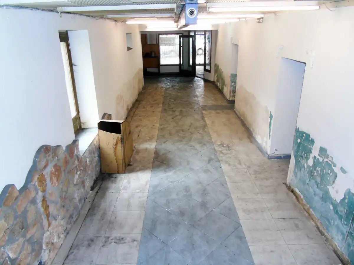 Local comercial en alquiler en Cuatro Caminos, imagen 2