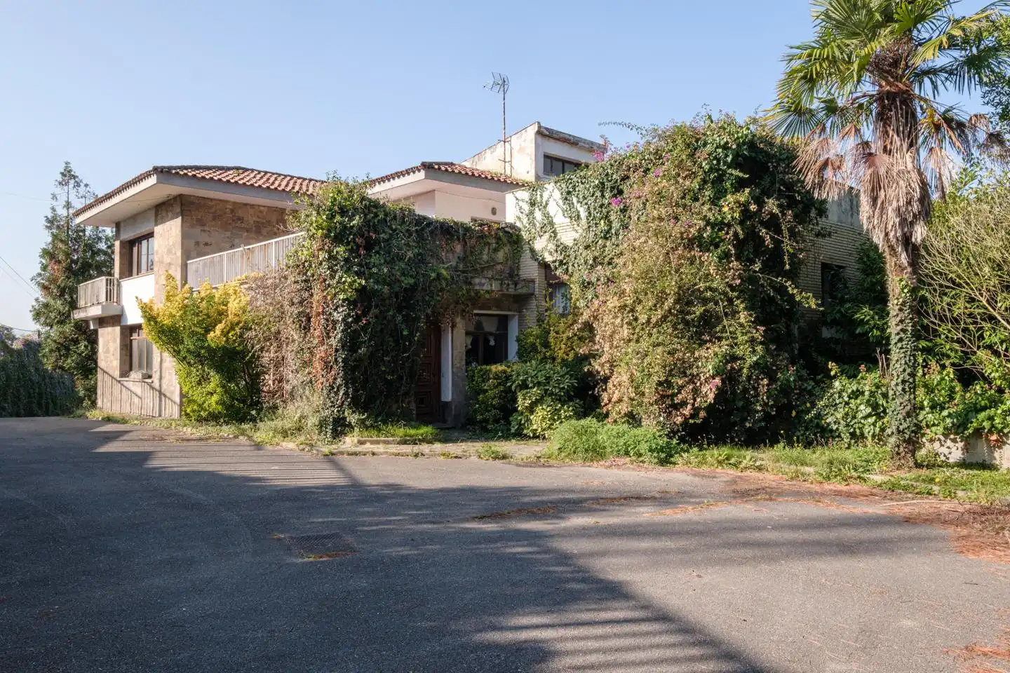 Vista exterior de Casa o xalet en venda en Gijón  amb Jardí privat i Terrassa