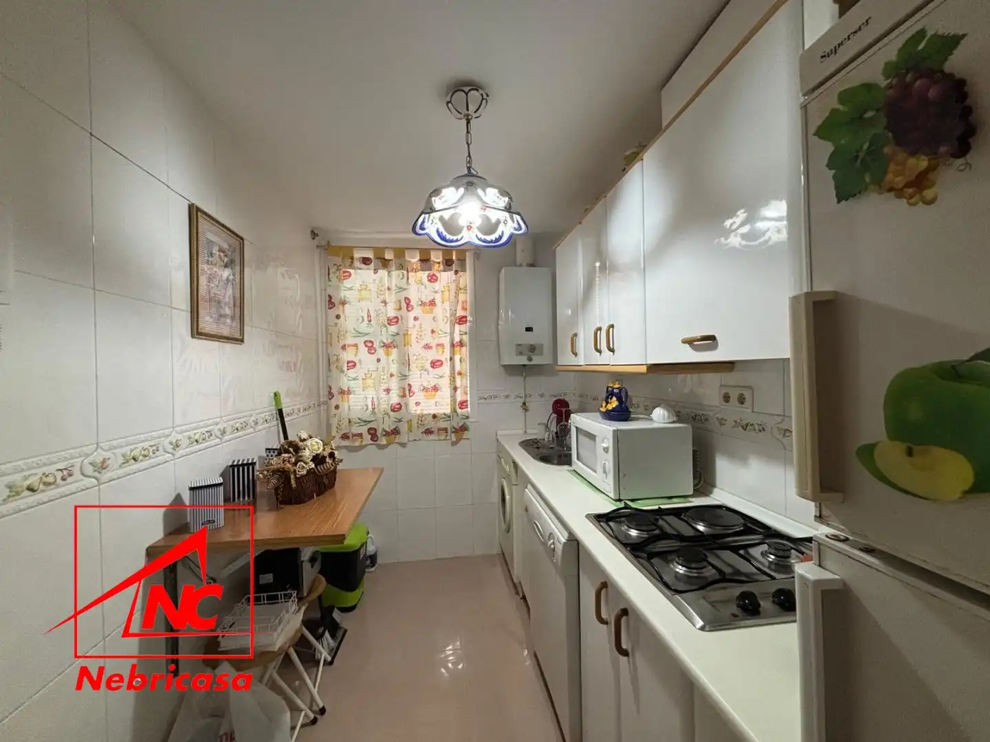 Cocina de Piso de alquiler en Rota con Terraza, Piscina y Amueblado