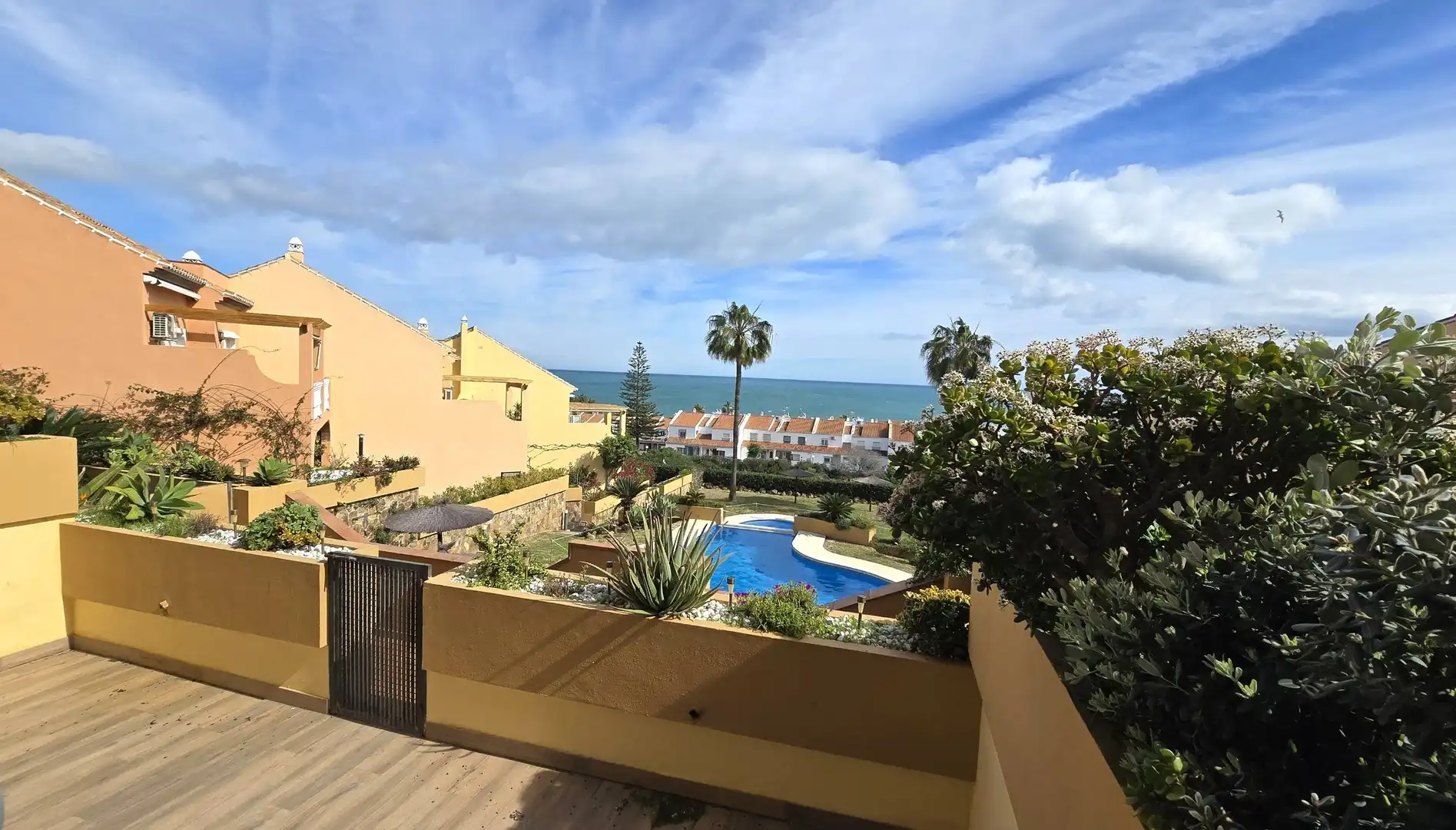 Jardí de Dúplex en venda en Manilva amb Aire condicionat, Jardí privat i Terrassa
