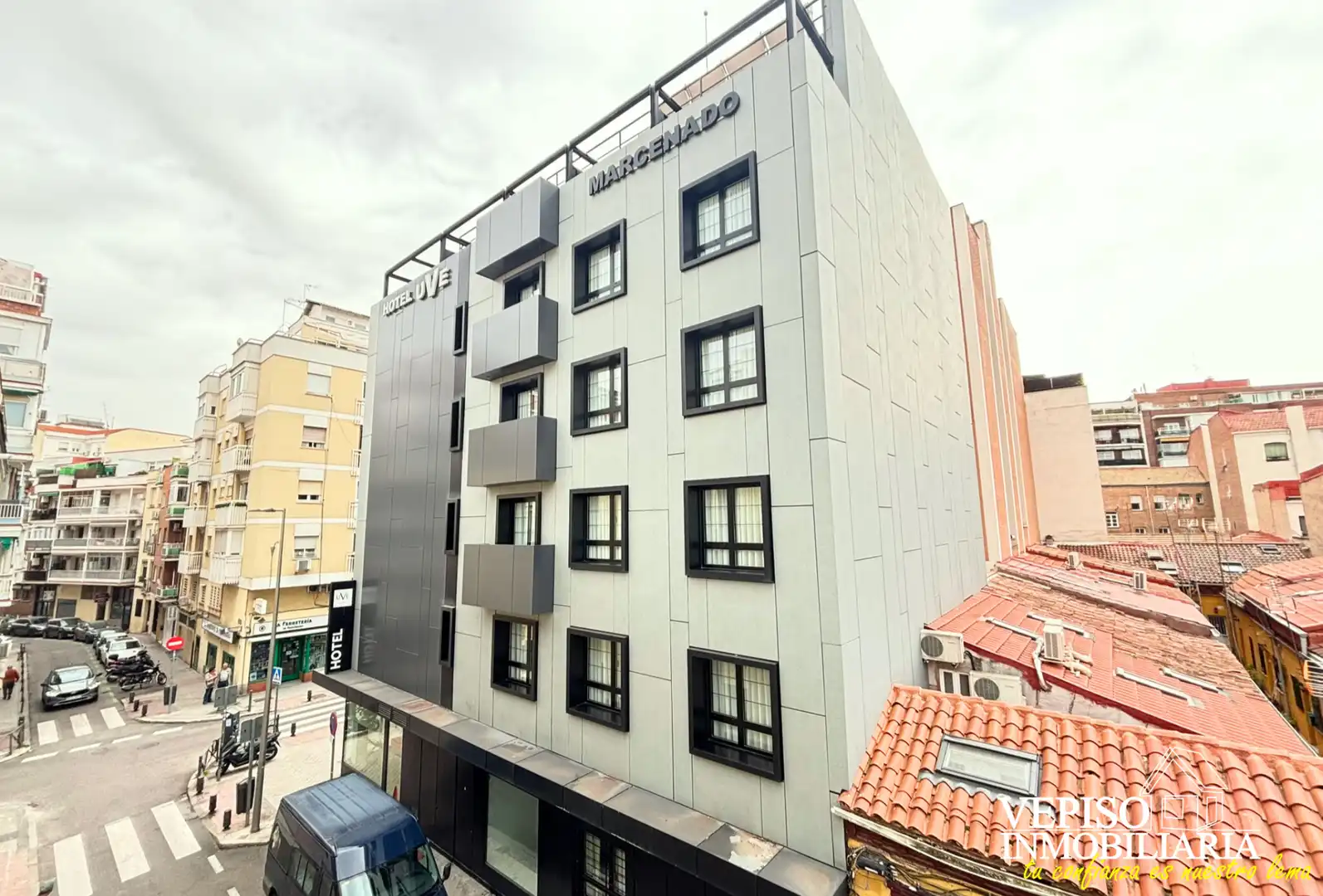 Vista exterior de Piso en venta en Madrid con Balcón y Alarma