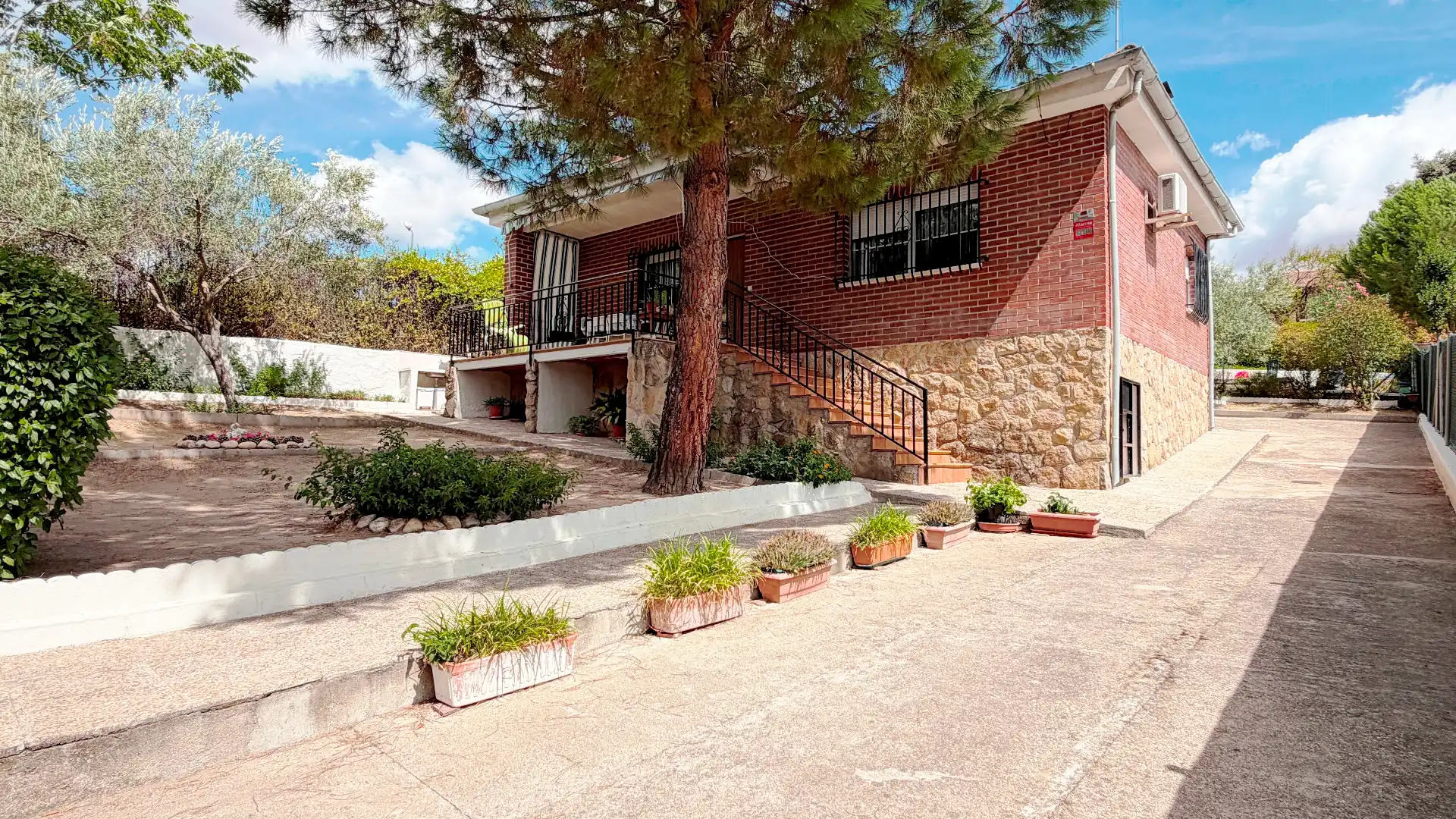 Vista exterior de Casa o chalet en venta en Santa Cruz del Retamar con Aire acondicionado, Calefacción y Jardín privado