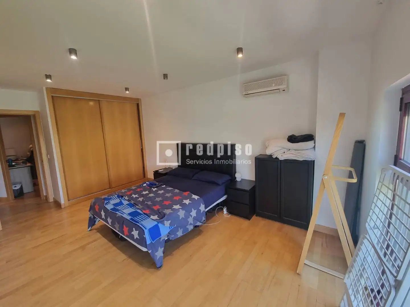 Habitación de Dúplex en venta en Madrid con Aire acondicionado, Calefacción y Jardín privado